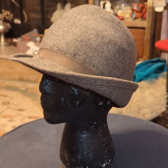 Jacki Vintage Grey Felt Asymetrical Brim Hat, derby - Picture 1 of 14